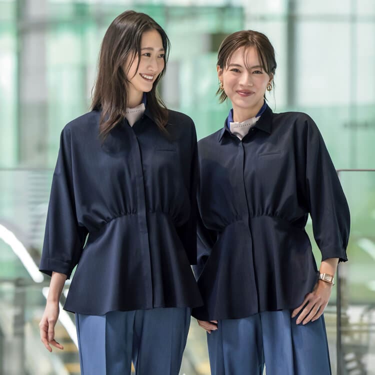 ショールームユニフォーム オフィス制服 モノトーンカラー おしゃれで上品な黒のオフィスブラウス｜七分袖ウエストギャザーが美しいシルエットを演出