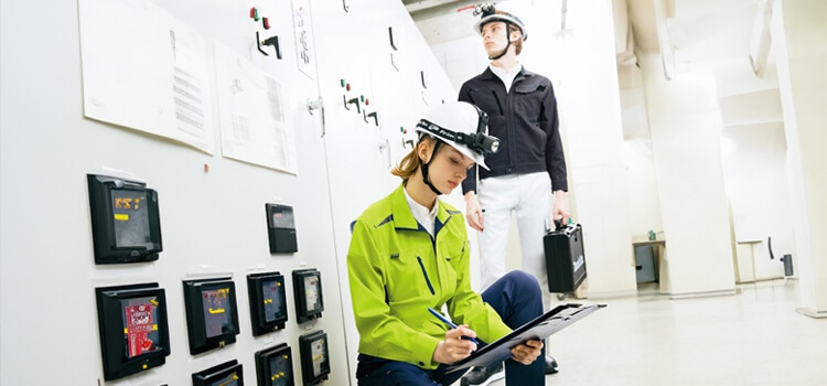 電子部品工場や精密作業に最適な制電作業服|静電気防止機能付きユニフォーム