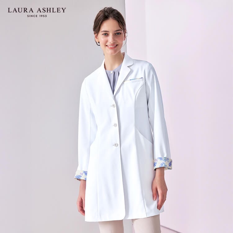 【新品】LAURA ASHLEY　白衣　Lサイズ ナースウェア ローラ アシュレイ「おしゃれ 医療白衣」洗練された一着