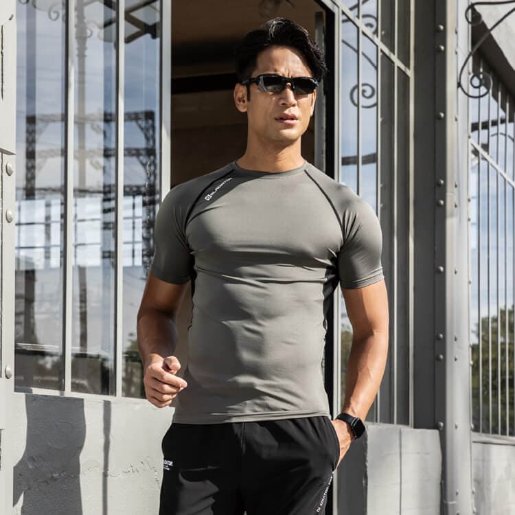 つなぎの下に着る服 夏